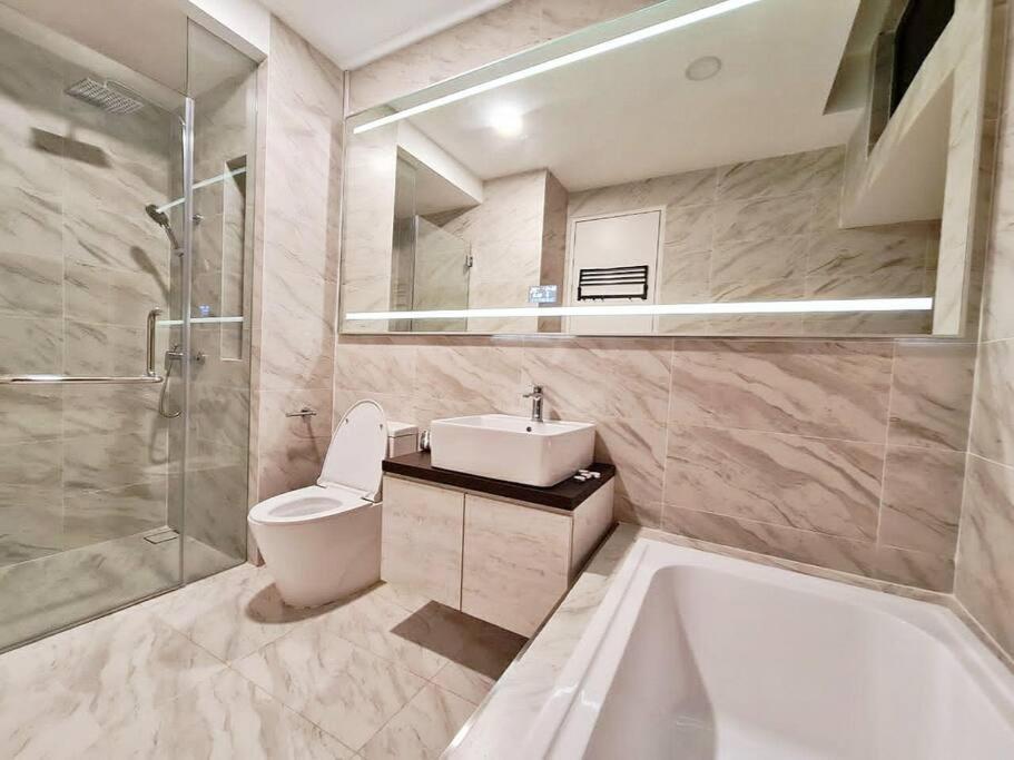 Imperial Residence: Romantic Premium With Infinity Pool Apartment Malacca