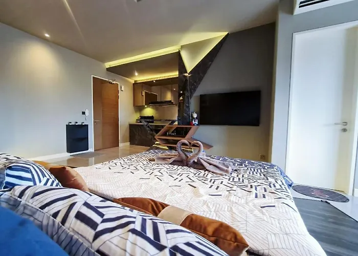 Romantic&Premiumsuite●Privatebathtub●Infinitypool●Netflix●Freecarpark●Imperioresidence●Luxurycondo